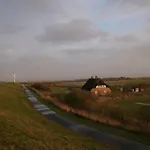بيت للعطل Deichhaus Bullerbue *